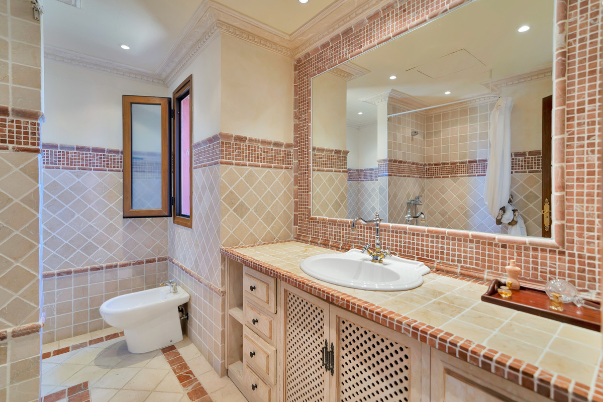 5 bedroom Apartments for sale in Guadalmina Baja – R5220436