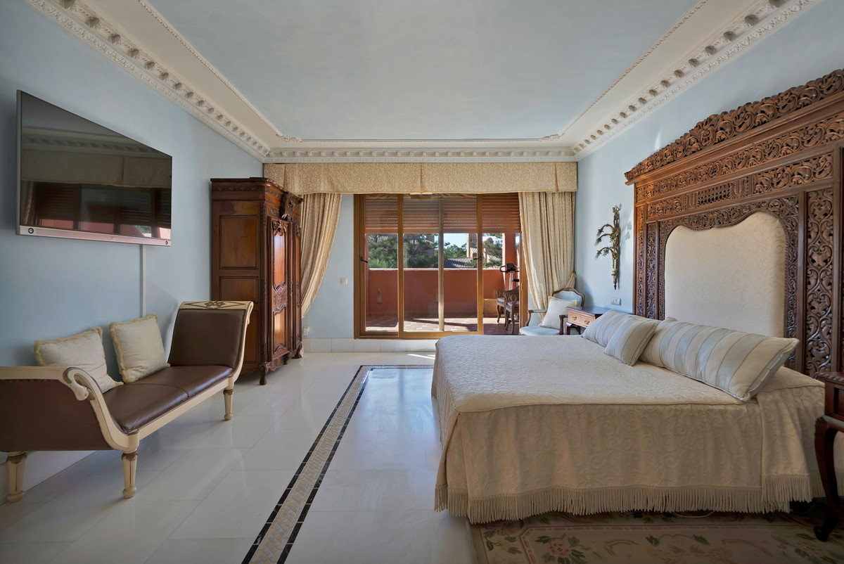 5 bedroom Apartments for sale in Guadalmina Baja – R5220436