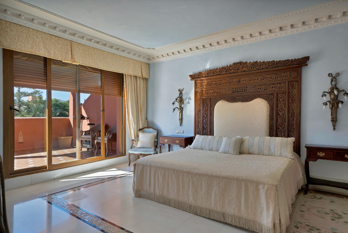 5 bedroom Apartments for sale in Guadalmina Baja – R5220436