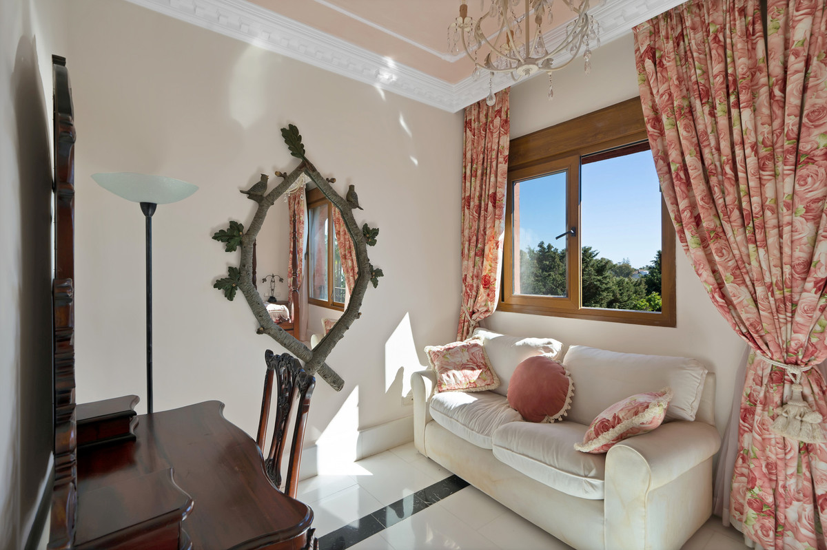 5 bedroom Apartments for sale in Guadalmina Baja – R5220436