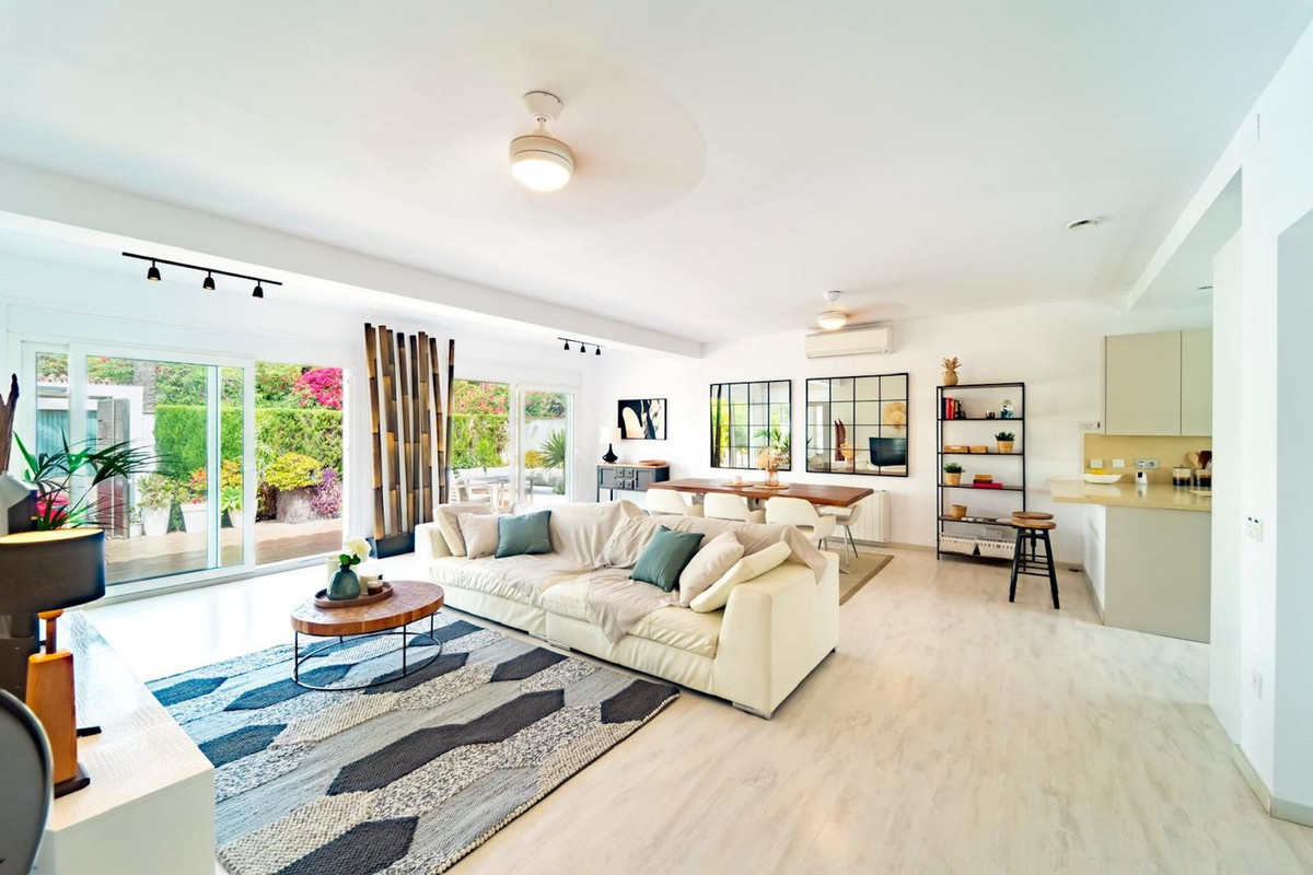 4 bedroom Villas for sale in Marbesa – R5350501