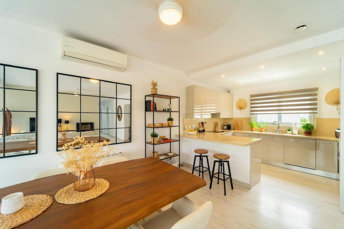 4 bedroom Villas for sale in Marbesa – R5350501