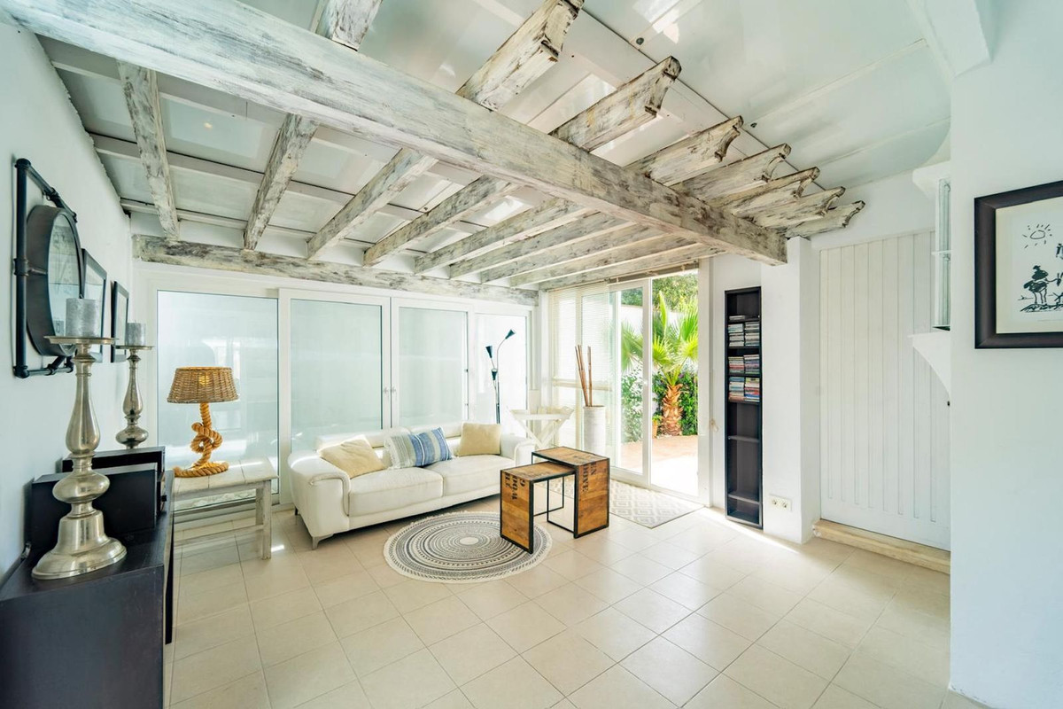 4 bedroom Villas for sale in Marbesa – R5350501