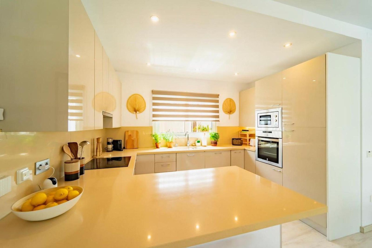 4 bedroom Villas for sale in Marbesa – R5350501