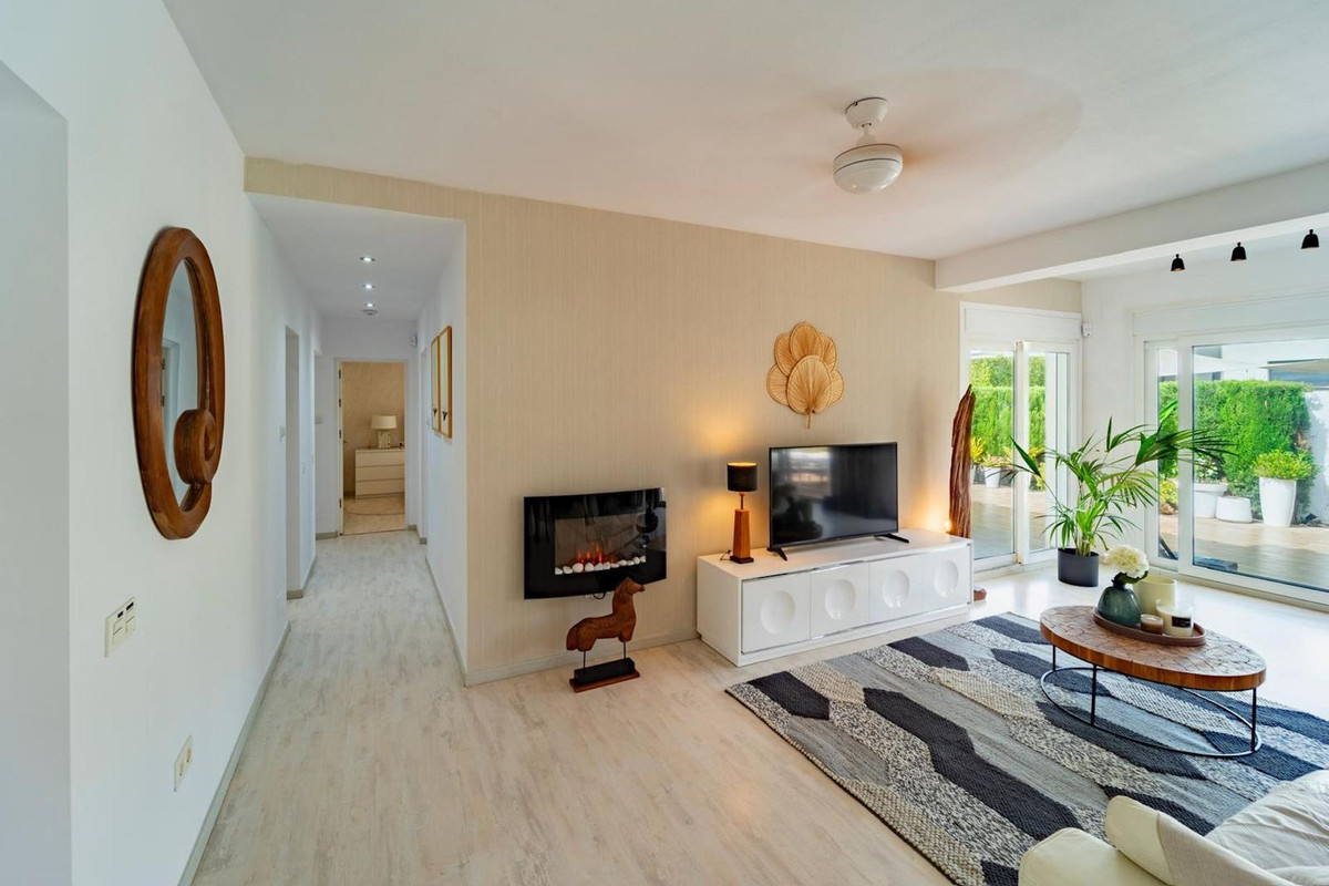 4 bedroom Villas for sale in Marbesa – R5350501