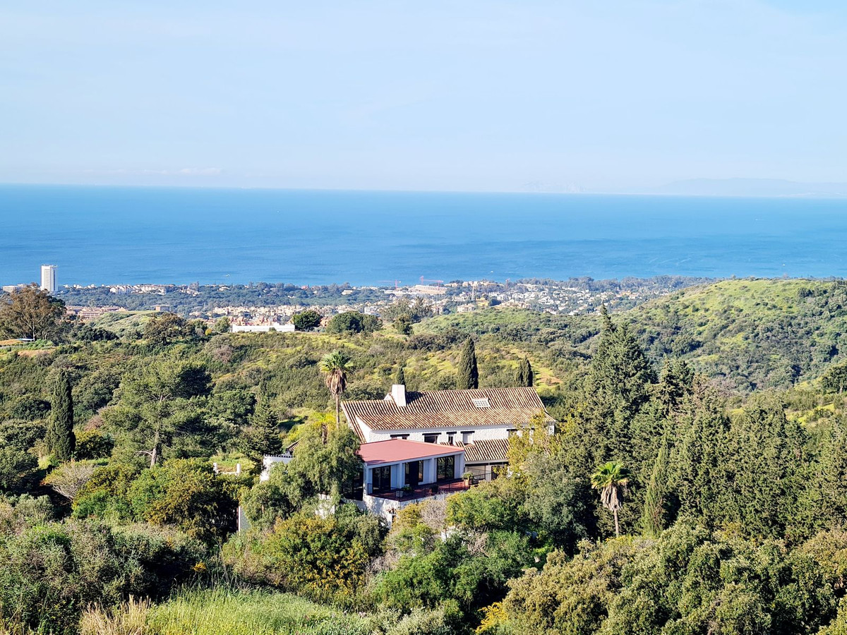 5 bedroom Villas for sale in Las Chapas – R4102684