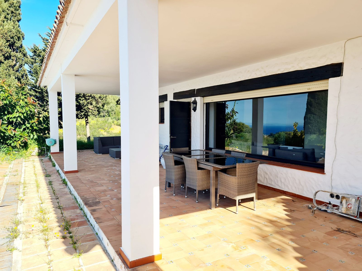 5 bedroom Villas for sale in Las Chapas – R4102684