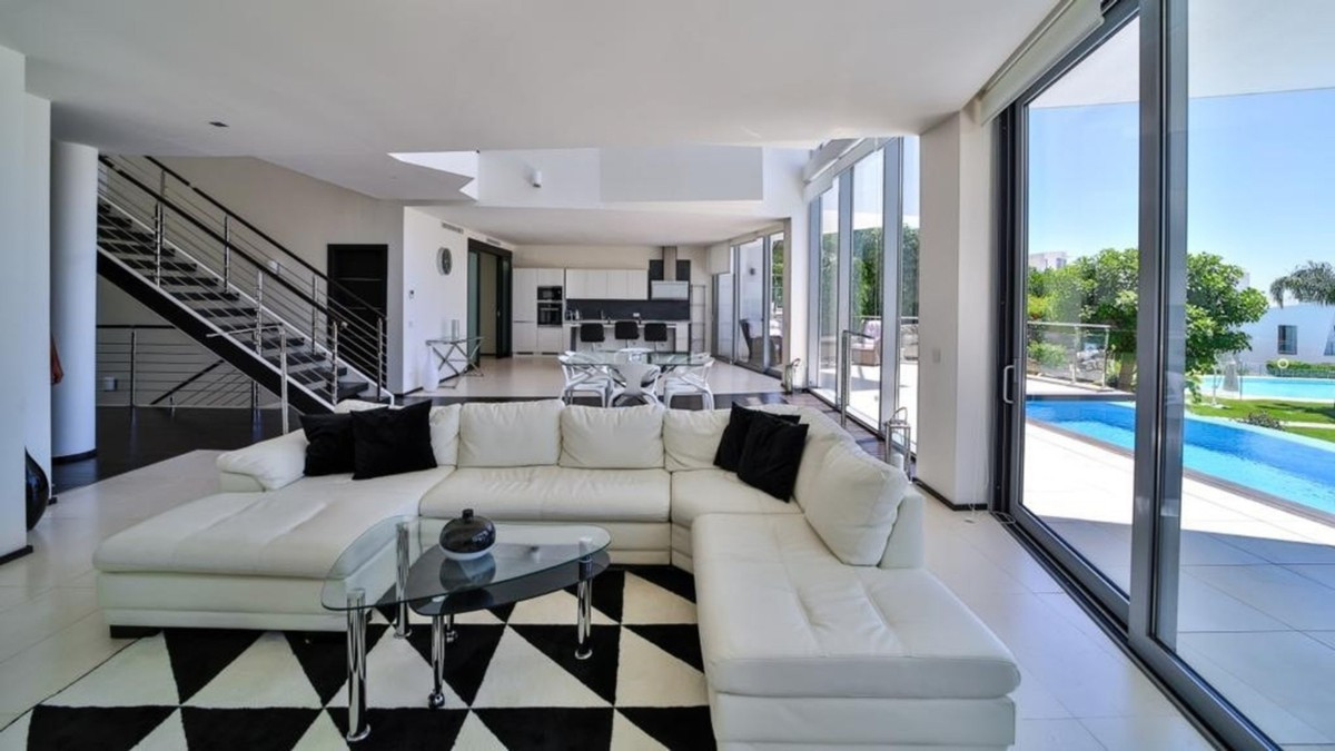 4 bedroom Villas for sale in Sierra Blanca – R3361870