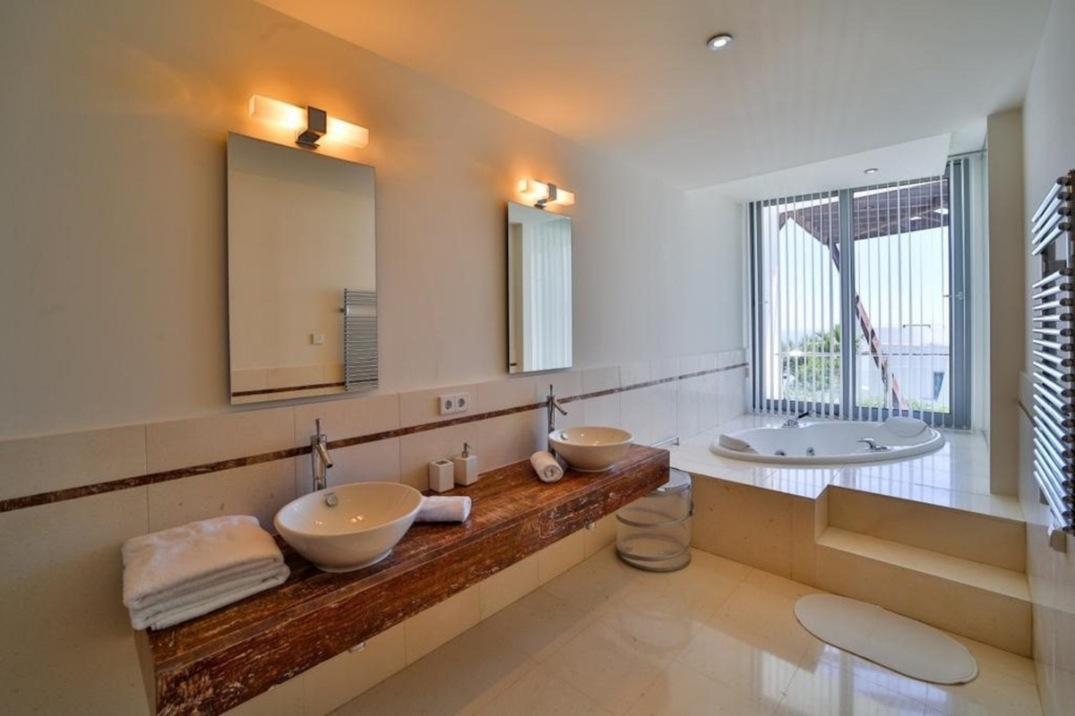 4 bedroom Villas for sale in Sierra Blanca – R3361870