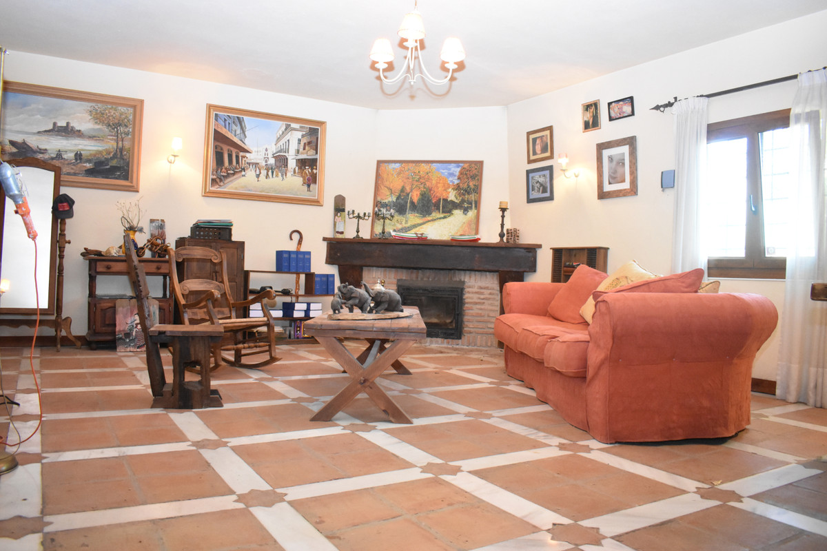 4 bedroom Villas for sale in La Cala de Mijas – R3417835