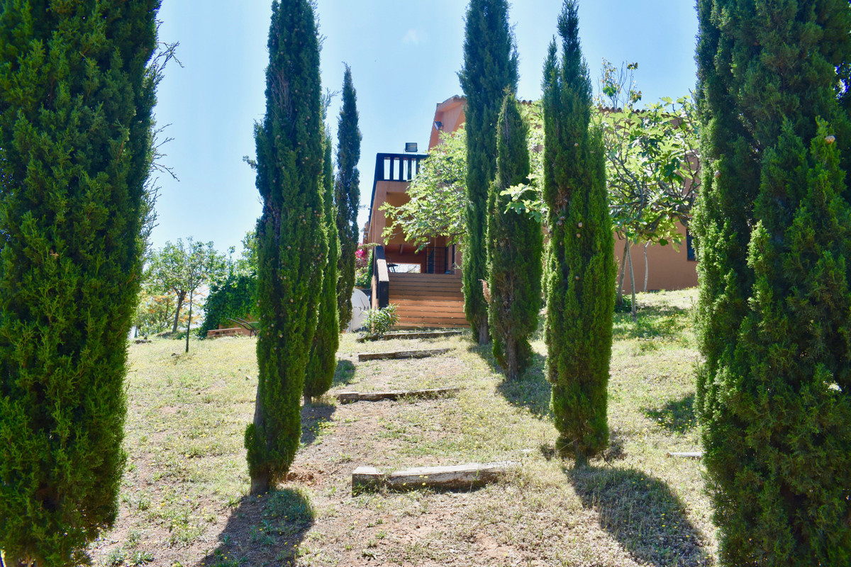 4 bedroom Villas for sale in La Cala de Mijas – R3417835