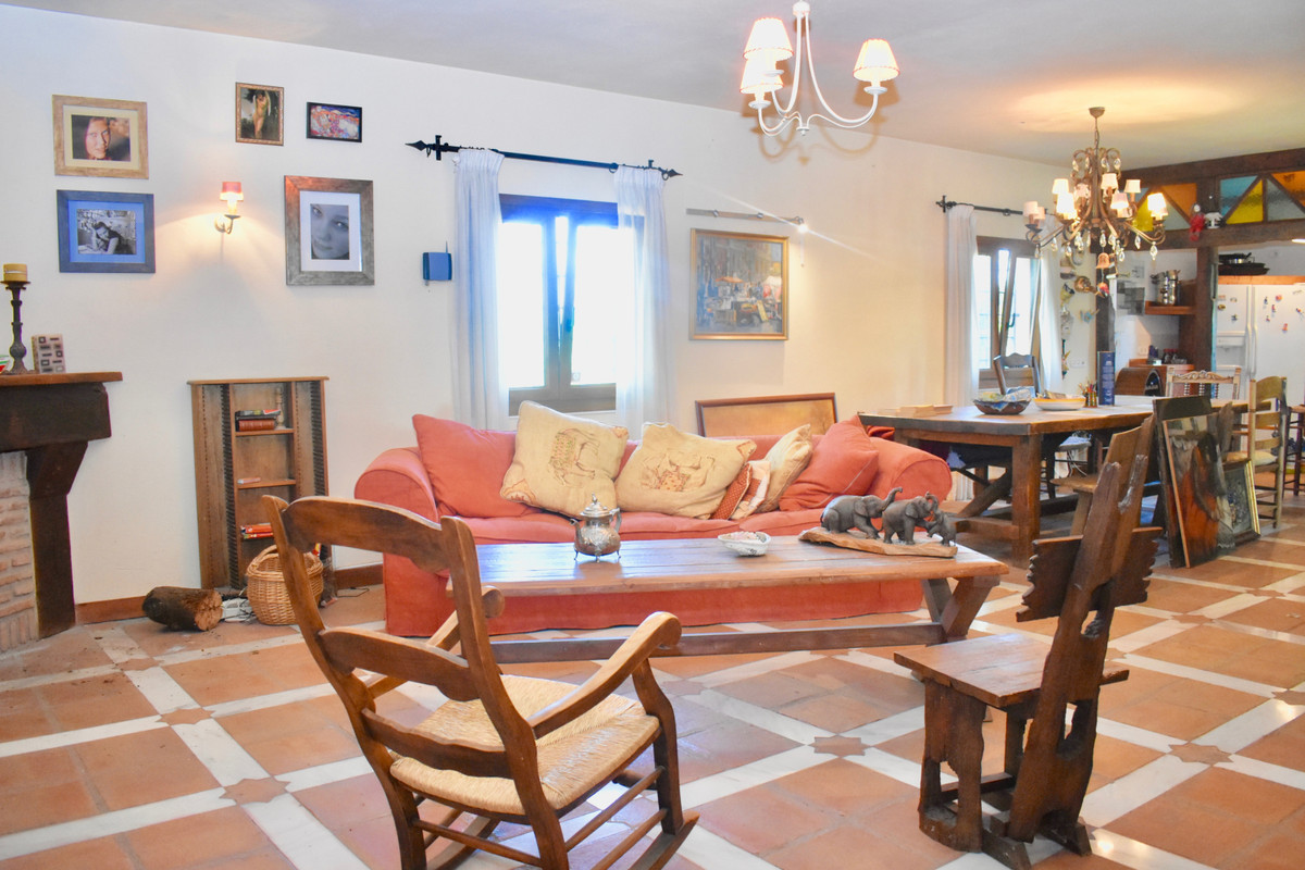 4 bedroom Villas for sale in La Cala de Mijas – R3417835