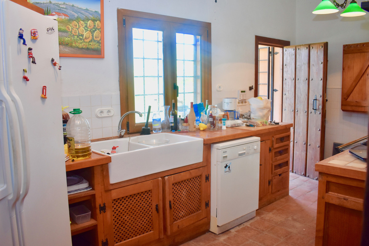 4 bedroom Villas for sale in La Cala de Mijas – R3417835