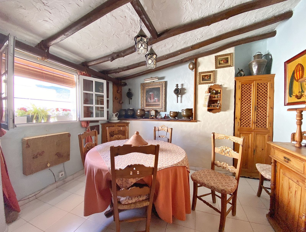 Adosados de 6 dormitorios en venta en Marbella – R171886