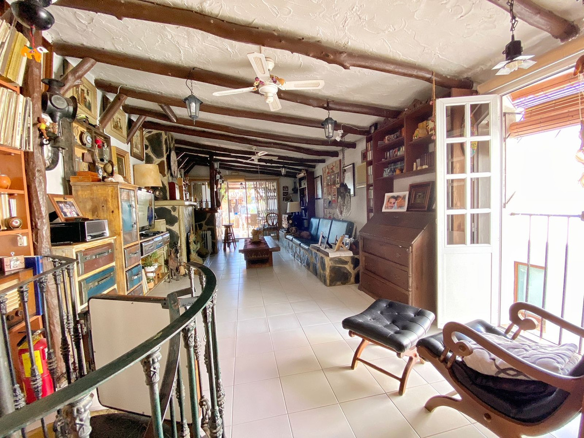 Adosados de 6 dormitorios en venta en Marbella – R171886