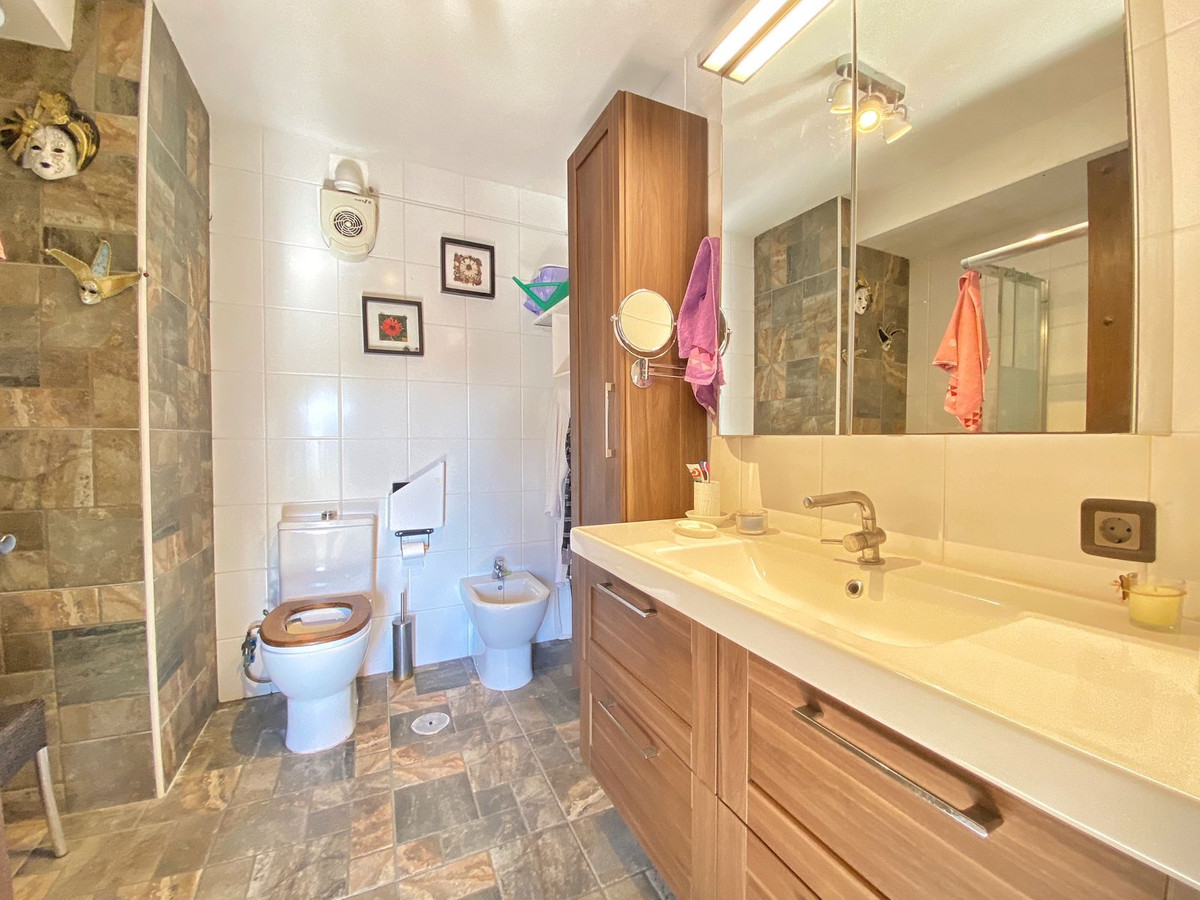 Adosados de 6 dormitorios en venta en Marbella – R171886