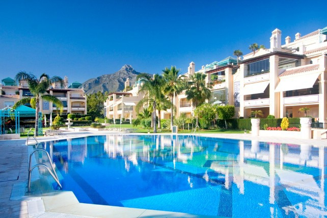 Apartamentos de 4 dormitorios en venta en Marbella – R2786435