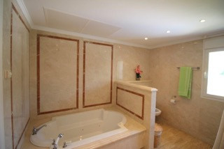 Apartamentos de 4 dormitorios en venta en Marbella – R2786435