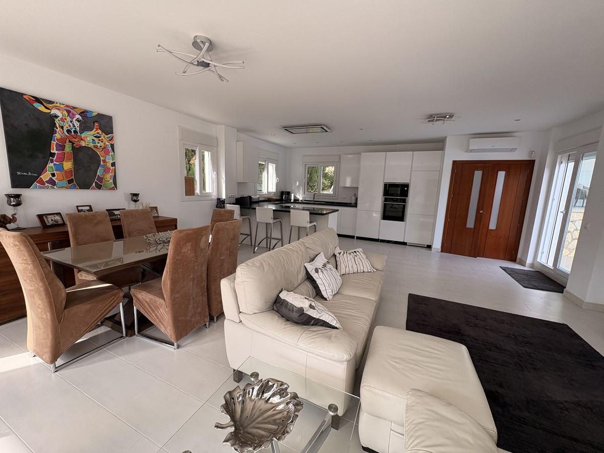 6 bedroom Villas for sale in Mijas – R5369140