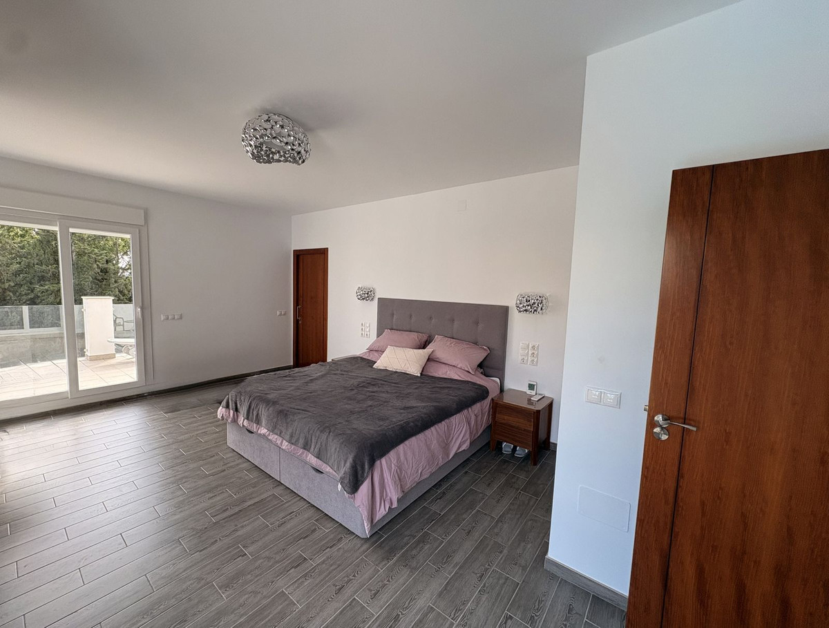 6 bedroom Villas for sale in Mijas – R5369140