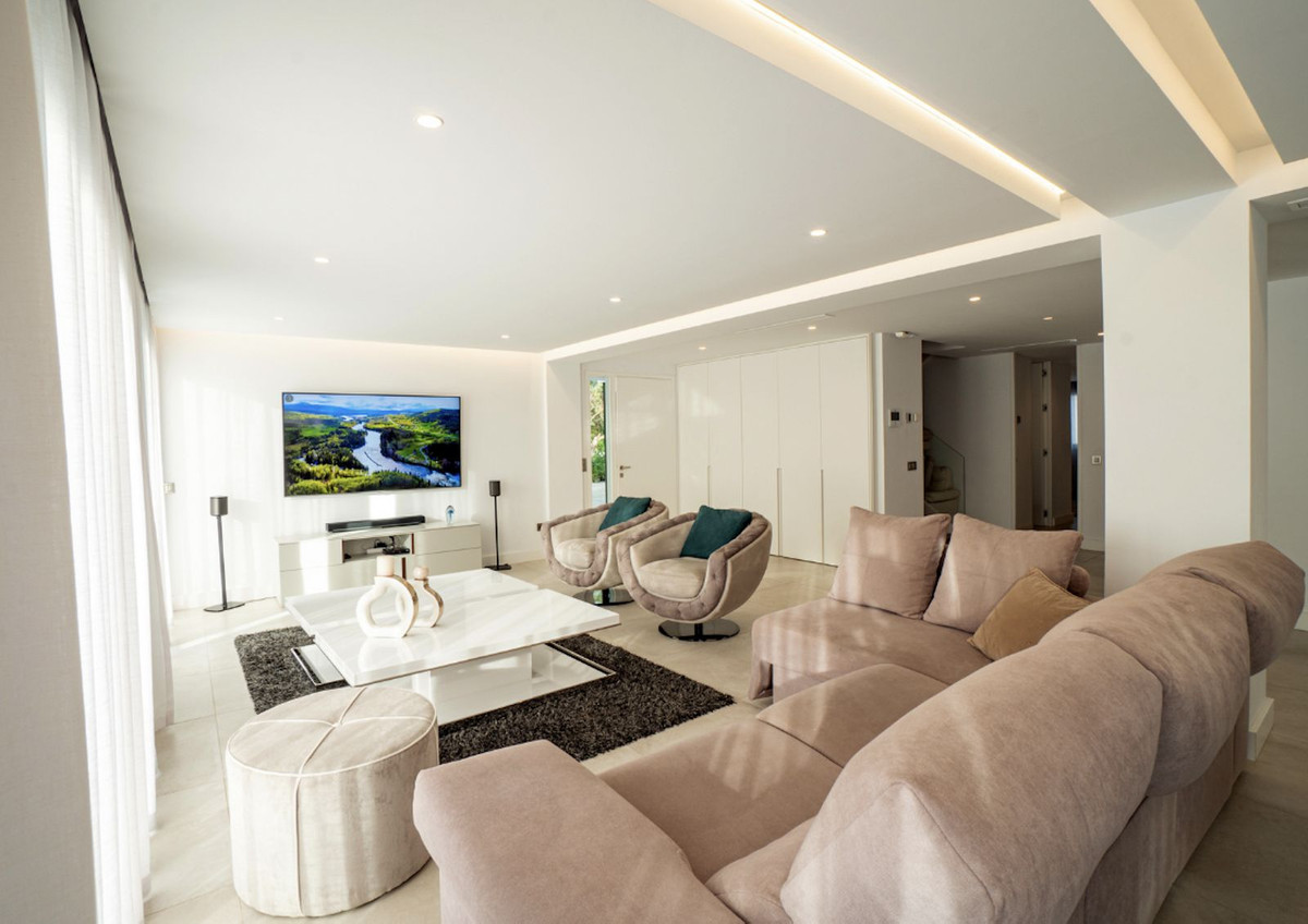 5 bedroom Villas for sale in Nueva Andaluc�a – R4846231 5 bedroom Villas for sale in Nueva Andaluc�a – R4846231