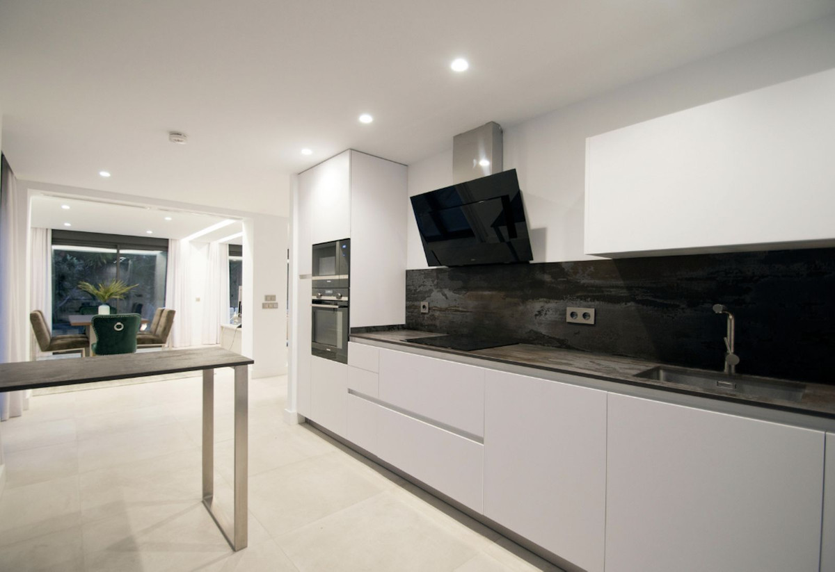 5 bedroom Villas for sale in Nueva Andaluc�a – R4846231 5 bedroom Villas for sale in Nueva Andaluc�a – R4846231