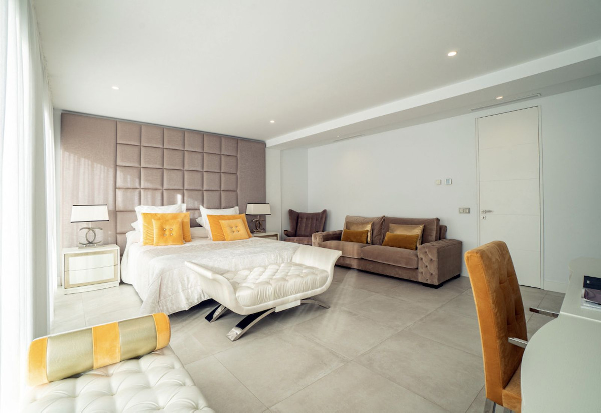 5 bedroom Villas for sale in Nueva Andaluc�a – R4846231 5 bedroom Villas for sale in Nueva Andaluc�a – R4846231