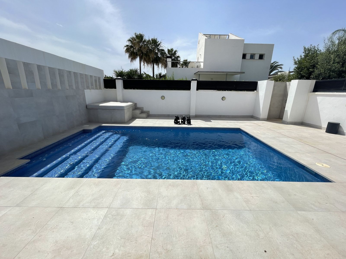 Villas de 3 dormitorios en venta en San Pedro de Alc�ntara – R5143783 Villas de 3 dormitorios en venta en San Pedro de Alc�ntara – R5143783