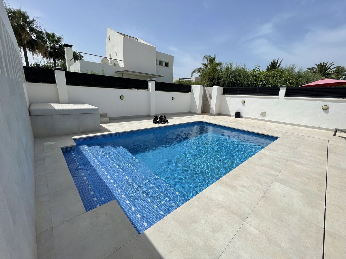 Villas de 3 dormitorios en venta en San Pedro de Alc�ntara – R5143783 Villas de 3 dormitorios en venta en San Pedro de Alc�ntara – R5143783