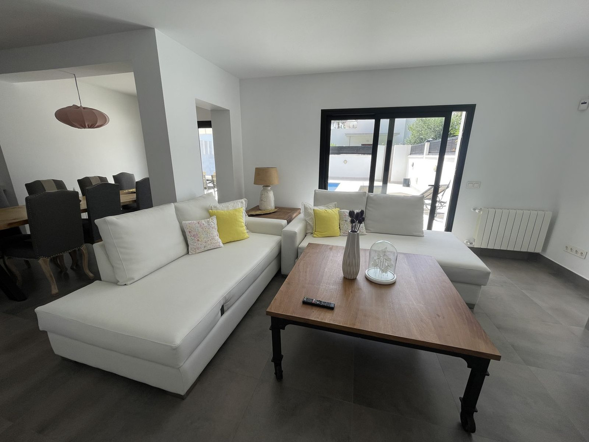 Villas de 3 dormitorios en venta en San Pedro de Alc�ntara – R5143783 Villas de 3 dormitorios en venta en San Pedro de Alc�ntara – R5143783