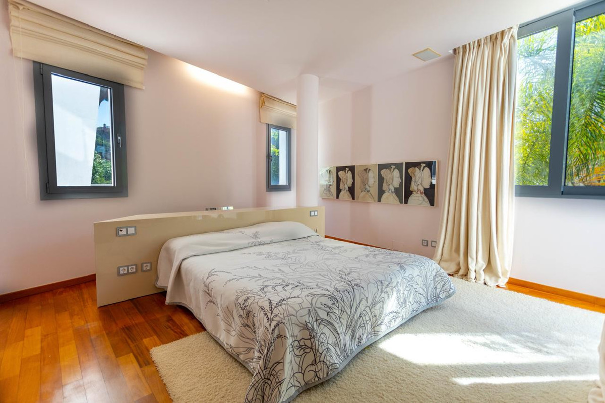 Pareados de 4 dormitorios en venta en Milla de Oro – R5382364 Pareados de 4 dormitorios en venta en Milla de Oro – R5382364