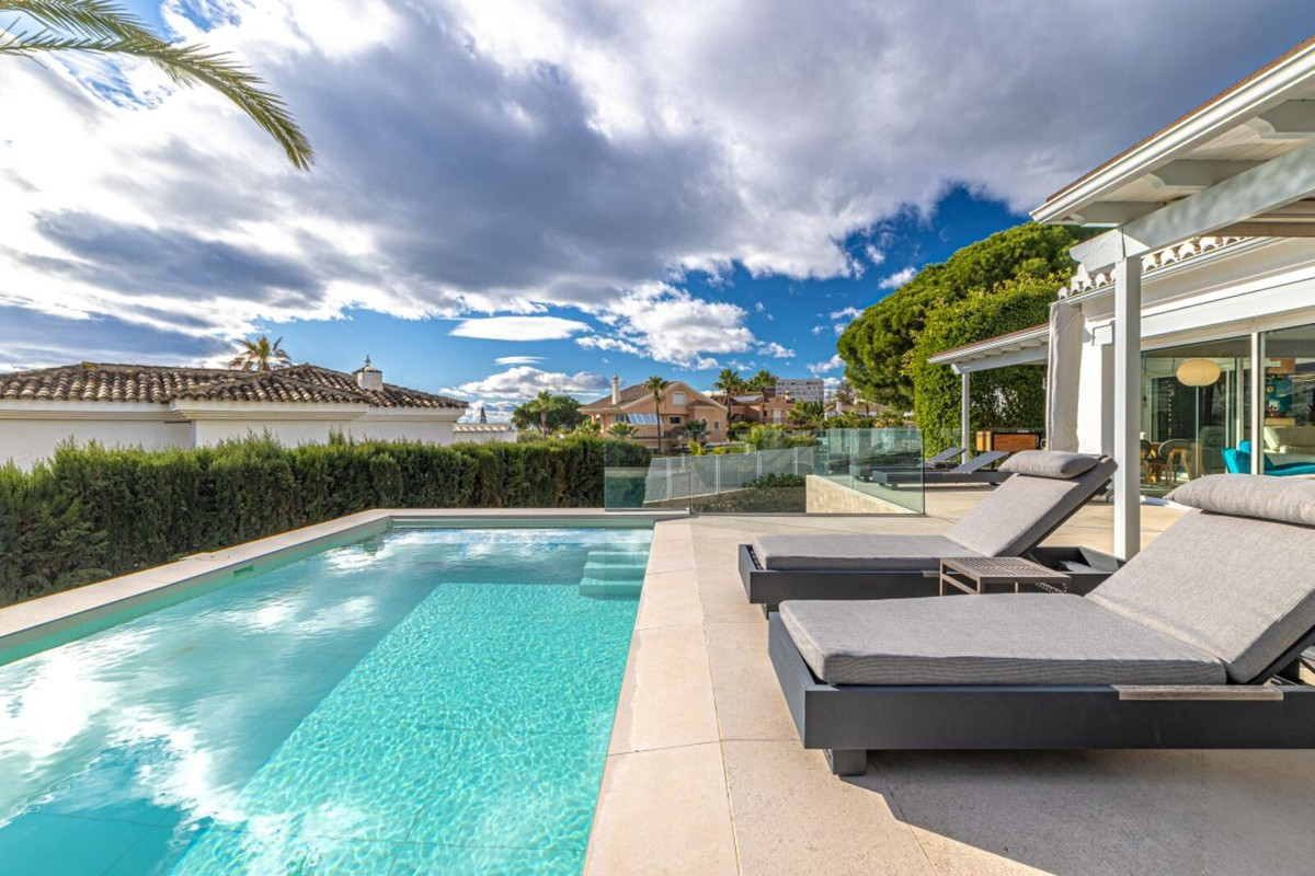 5 bedroom Villas for sale in Las Chapas – R5255731 5 bedroom Villas for sale in Las Chapas – R5255731