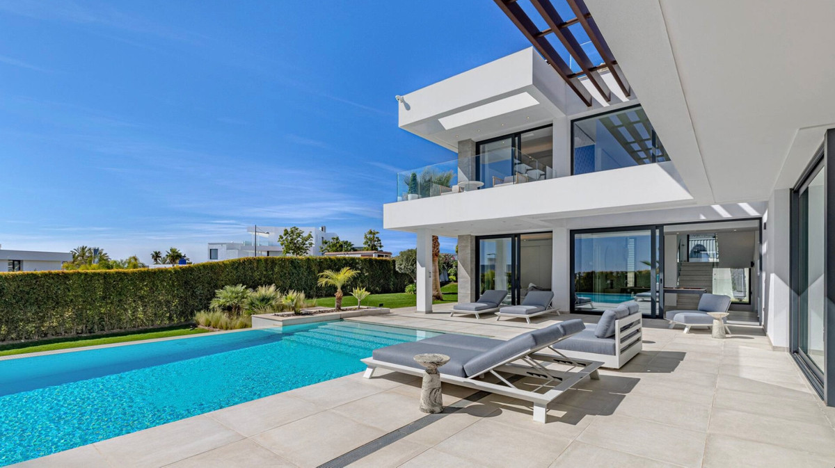 Villas de 5 dormitorios en venta en Los Flamingos – R5370424 Villas de 5 dormitorios en venta en Los Flamingos – R5370424