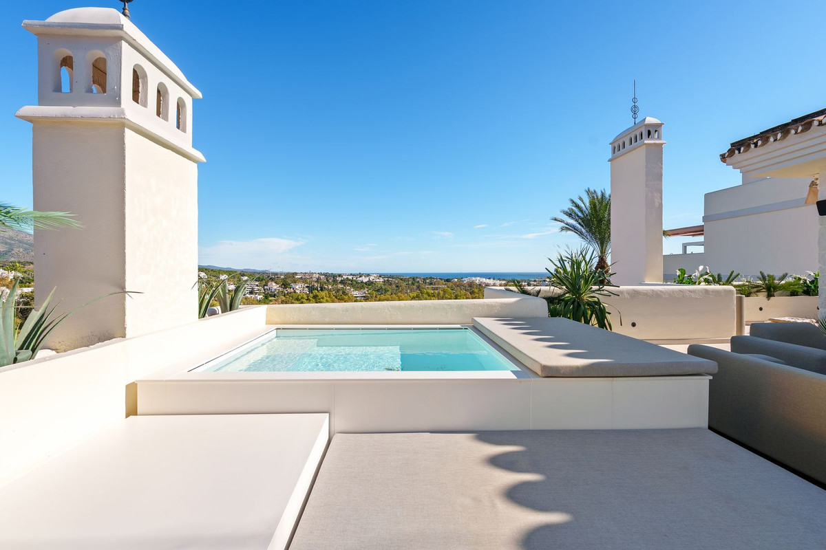 Apartamentos de 3 dormitorios en venta en Nueva Andalucía – R5272087
