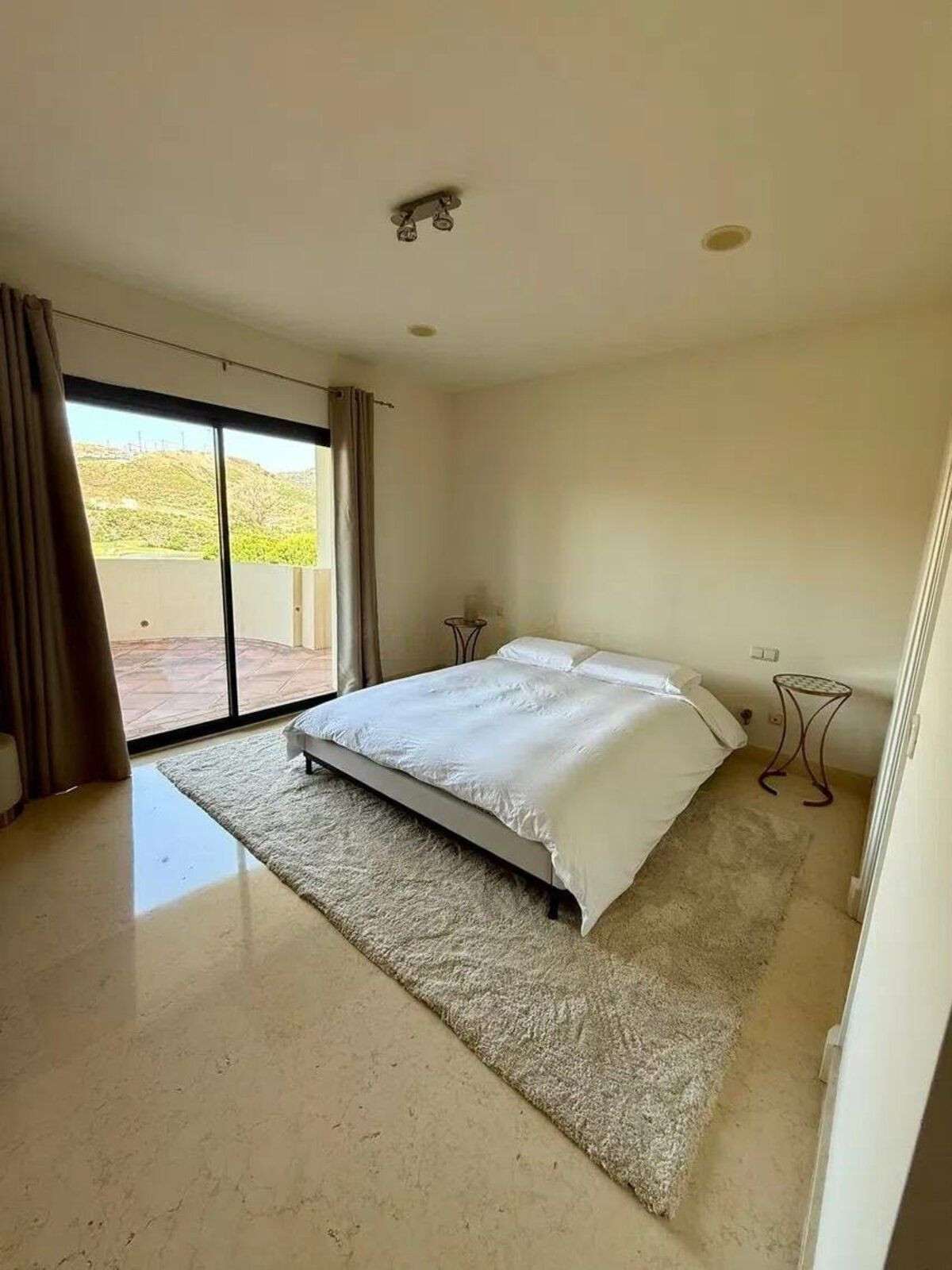 Apartamentos de 3 dormitorios en venta en Benahavís – R5110402 Apartamentos de 3 dormitorios en venta en Benahavís – R5110402