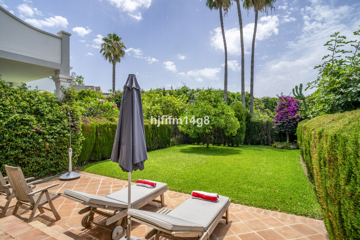 Adosados de 3 dormitorios en venta en Nueva Andalucía – R5080336 Adosados de 3 dormitorios en venta en Nueva Andalucía – R5080336