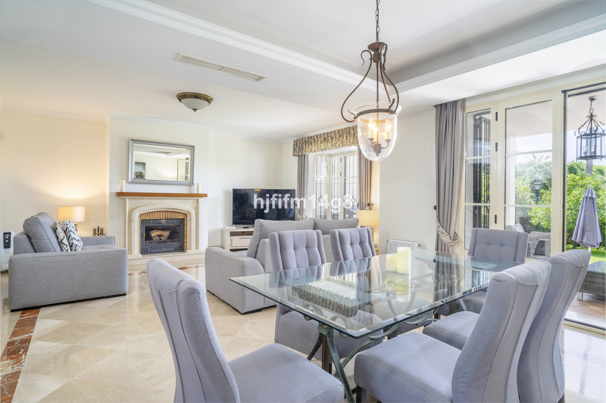 Adosados de 3 dormitorios en venta en Nueva Andalucía – R5080336 Adosados de 3 dormitorios en venta en Nueva Andalucía – R5080336
