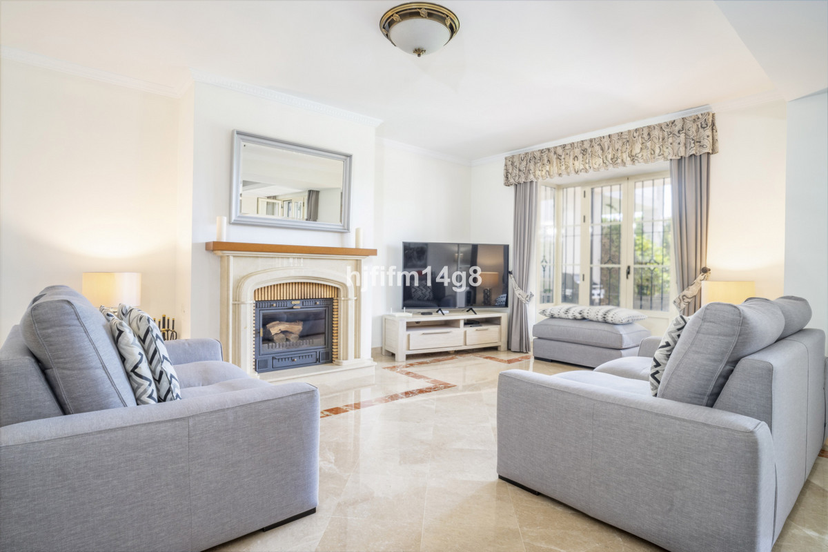 Adosados de 3 dormitorios en venta en Nueva Andalucía – R5080336 Adosados de 3 dormitorios en venta en Nueva Andalucía – R5080336