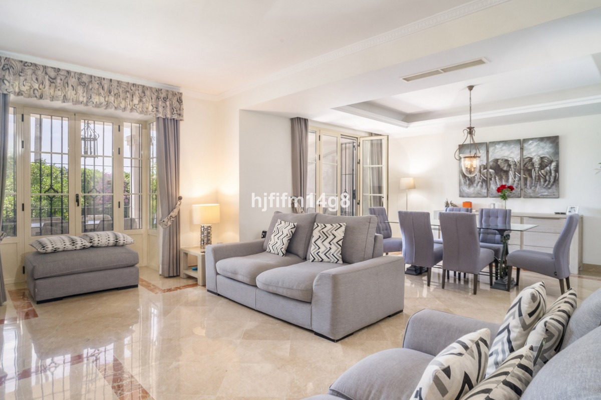 Adosados de 3 dormitorios en venta en Nueva Andalucía – R5080336 Adosados de 3 dormitorios en venta en Nueva Andalucía – R5080336