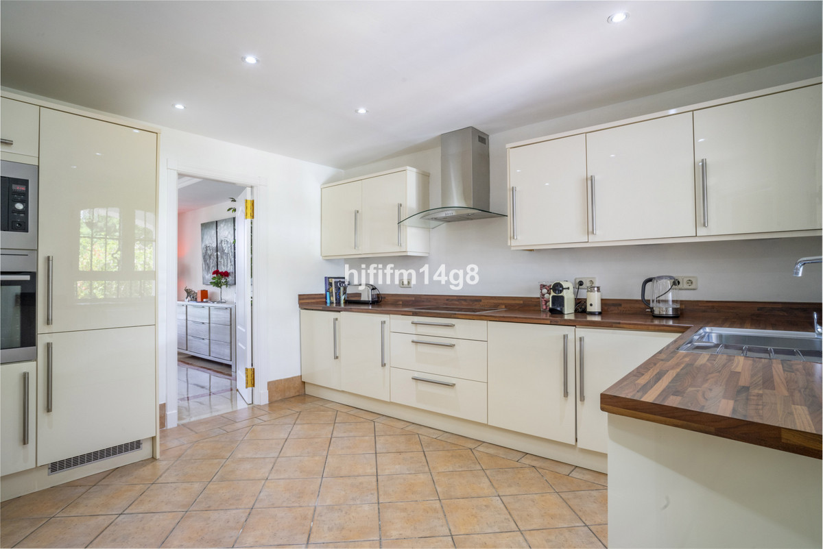 Adosados de 3 dormitorios en venta en Nueva Andalucía – R5080336 Adosados de 3 dormitorios en venta en Nueva Andalucía – R5080336
