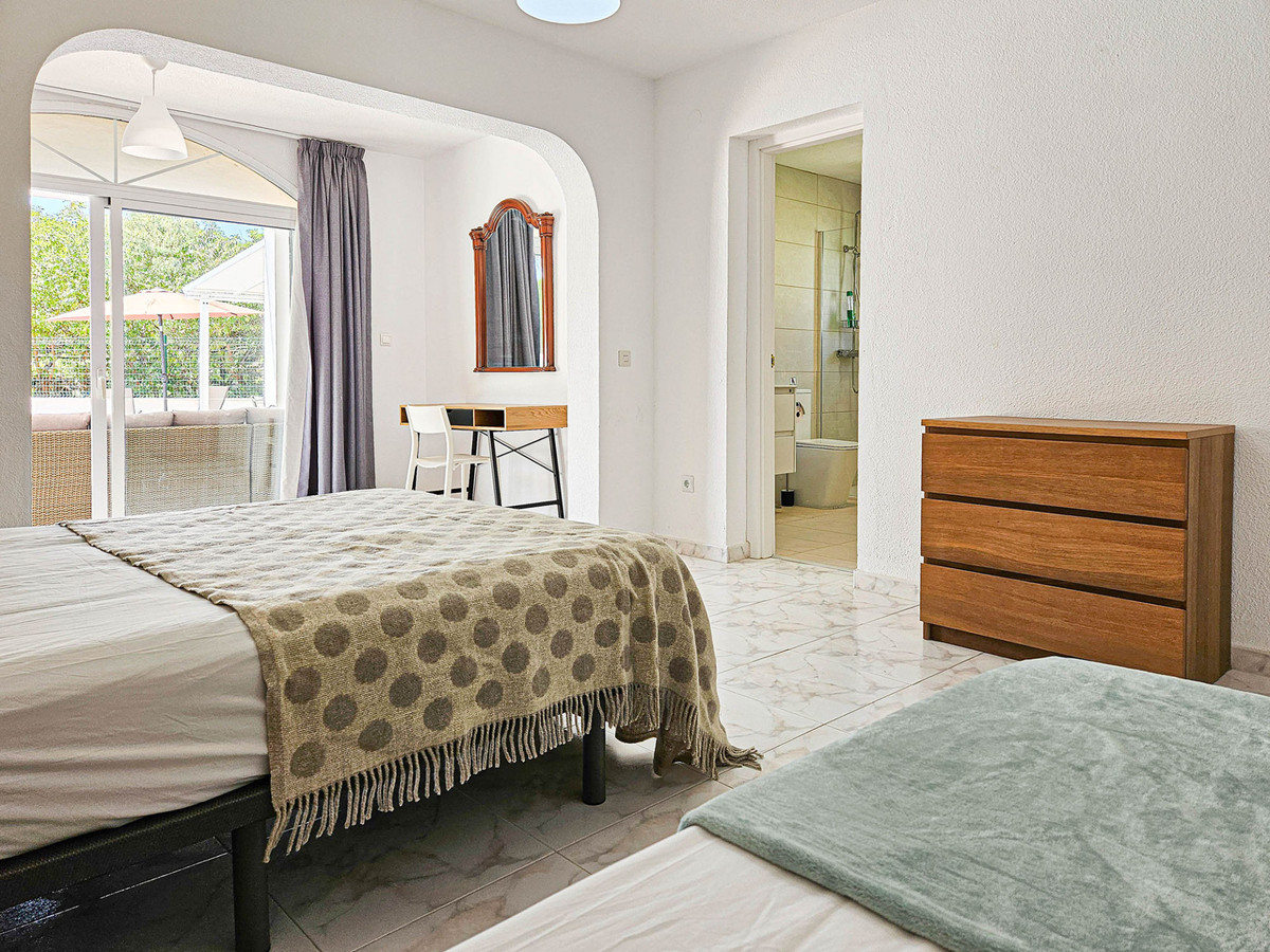 4 bedroom Villas for sale in Riviera del Sol – R5242030 4 bedroom Villas for sale in Riviera del Sol – R5242030