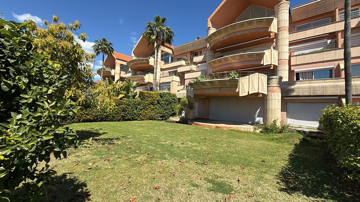 4 bedroom Apartments for sale in Nueva Andalucía – R5002141 4 bedroom Apartments for sale in Nueva Andalucía – R5002141