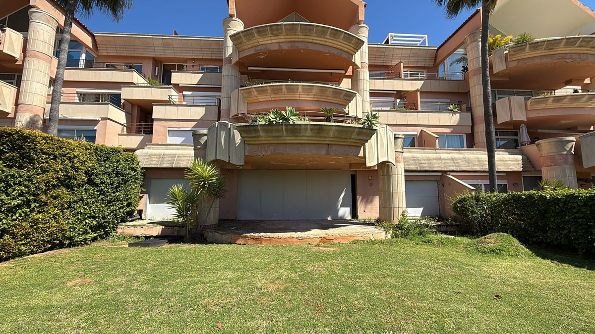 4 bedroom Apartments for sale in Nueva Andalucía – R5002141 4 bedroom Apartments for sale in Nueva Andalucía – R5002141