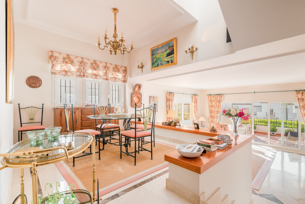 Adosados de 3 dormitorios en venta en Nueva Andalucía – R5373964 Adosados de 3 dormitorios en venta en Nueva Andalucía – R5373964