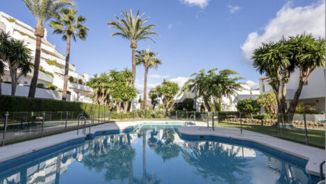 Aticos de 2 dormitorios en venta en Nueva Andalucía – R5186485