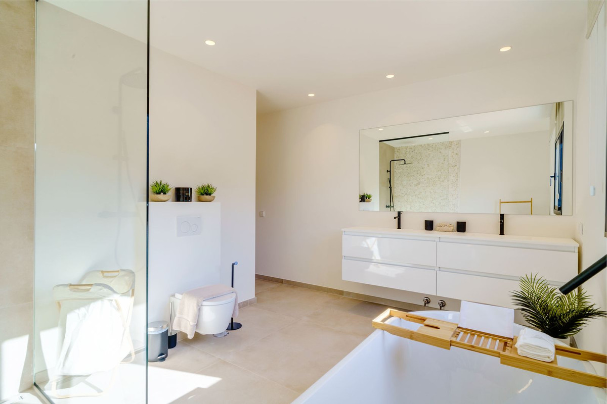 Villas de 6 dormitorios en venta en Marbella – R4659478 Villas de 6 dormitorios en venta en Marbella – R4659478