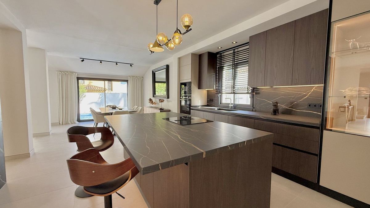 Villas de 5 dormitorios en venta en Nueva Andalucía – R5327749 Villas de 5 dormitorios en venta en Nueva Andalucía – R5327749