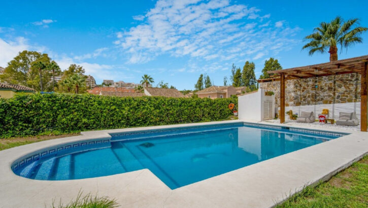 Villas de 6 dormitorios en venta en Nueva Andalucía – R4420990 Villas de 6 dormitorios en venta en Nueva Andalucía – R4420990 en
