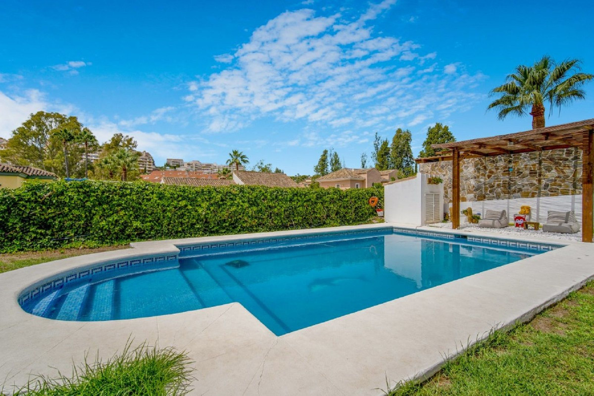 6 bedroom Villas for sale in Nueva Andalucía – R4420990 6 bedroom Villas for sale in Nueva Andalucía – R4420990