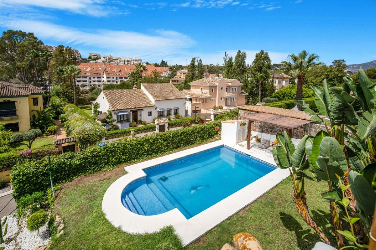 6 bedroom Villas for sale in Nueva Andalucía – R4420990 6 bedroom Villas for sale in Nueva Andalucía – R4420990